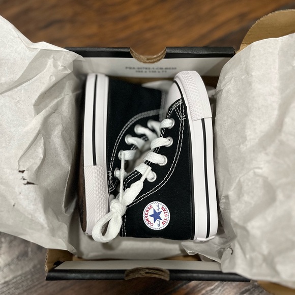 Infant Converse sneakers - BRAND NEW - never worn!!! - Picture 3 of 6